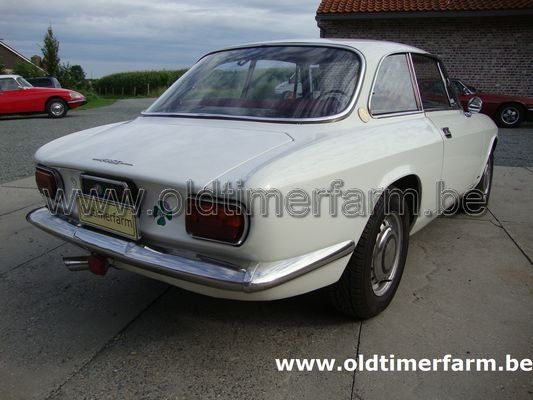 Alfa Romeo 1750_Sprint_GT_(Veloce) (1968)