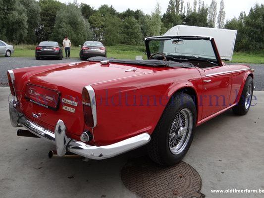 Triumph TR 250 Red (1968)