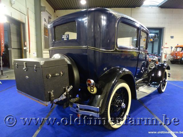 Ford A Tudor '28 (1928)