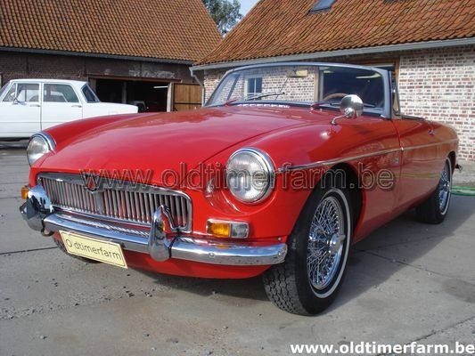 MG B  Red pull handle (1965)