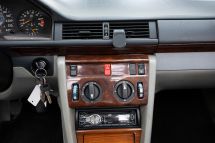 Mercedes-Benz 220 E '94 (1994)