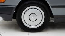 Mercedes-Benz 230E '88 (1988)