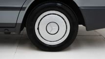 Mercedes-Benz 230E '88 (1988)