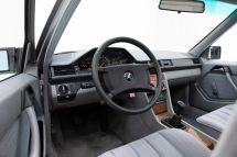 Mercedes-Benz 230E '88 (1988)