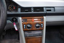 Mercedes-Benz 230E '88 (1988)