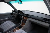 Mercedes-Benz 230E '88 (1988)