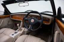 MG RV8 '95 (1995)