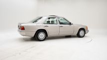 Mercedes-Benz 300 E '92 (1992)