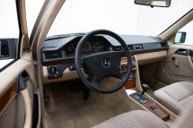 Mercedes-Benz 300 E '92 (1992)
