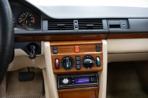 Mercedes-Benz 300 E '92 (1992)