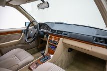 Mercedes-Benz 300 E '92 (1992)